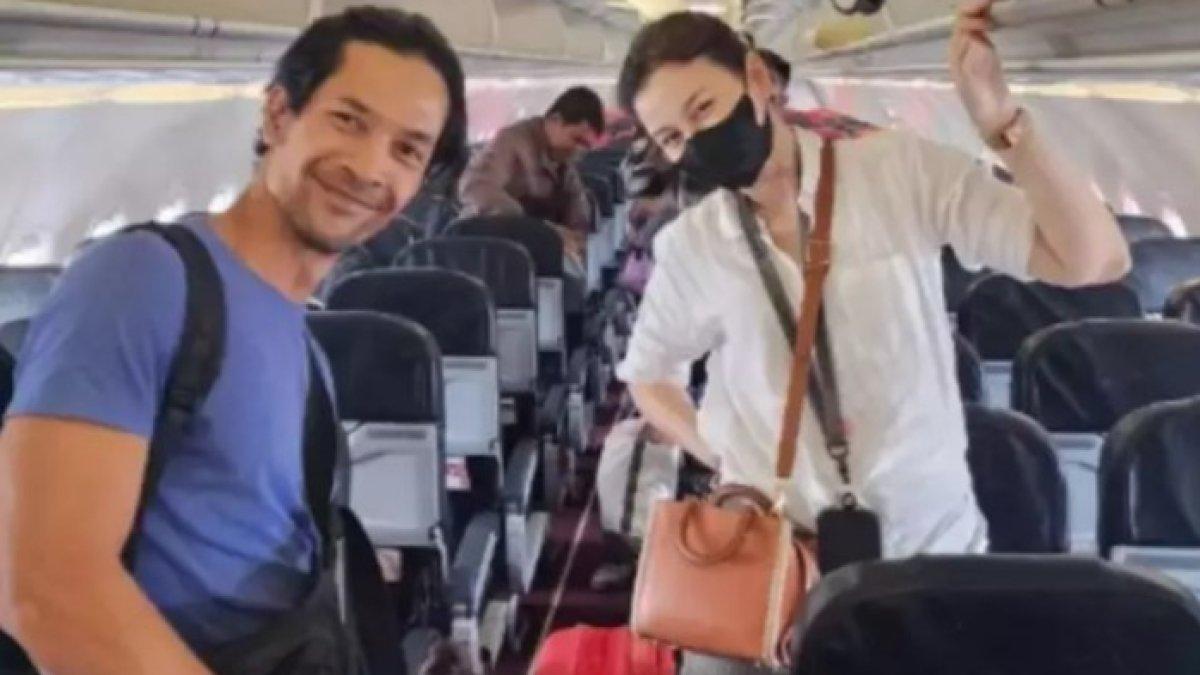 Kimberly Ryder tidak malu naik pesawat ekonomi