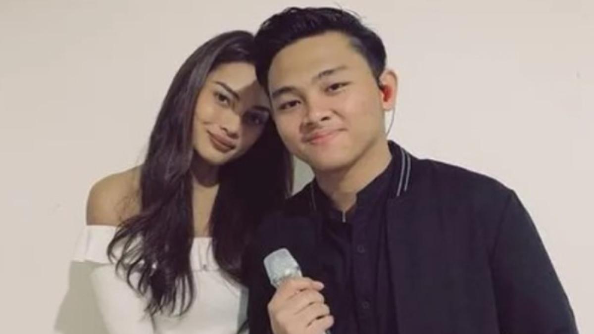 MANTAN PACAR ERIKA - Kisah asmara Erika Carlina dan mantan personel CJR, Aldy Maldini, sempat jadi sorotan lataran perbedaan usia yang cukup jauh.