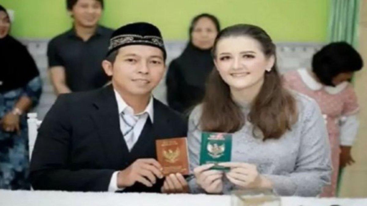 Kisah penjual ikan di Rembang nikahi bule cantik asal Rusia.