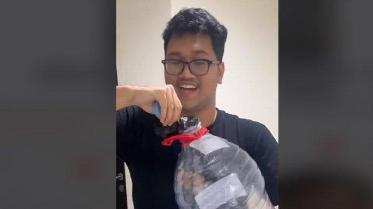 Kisah pria membeli kentut sebanyak 15 liter dengan harga Rp 100.900