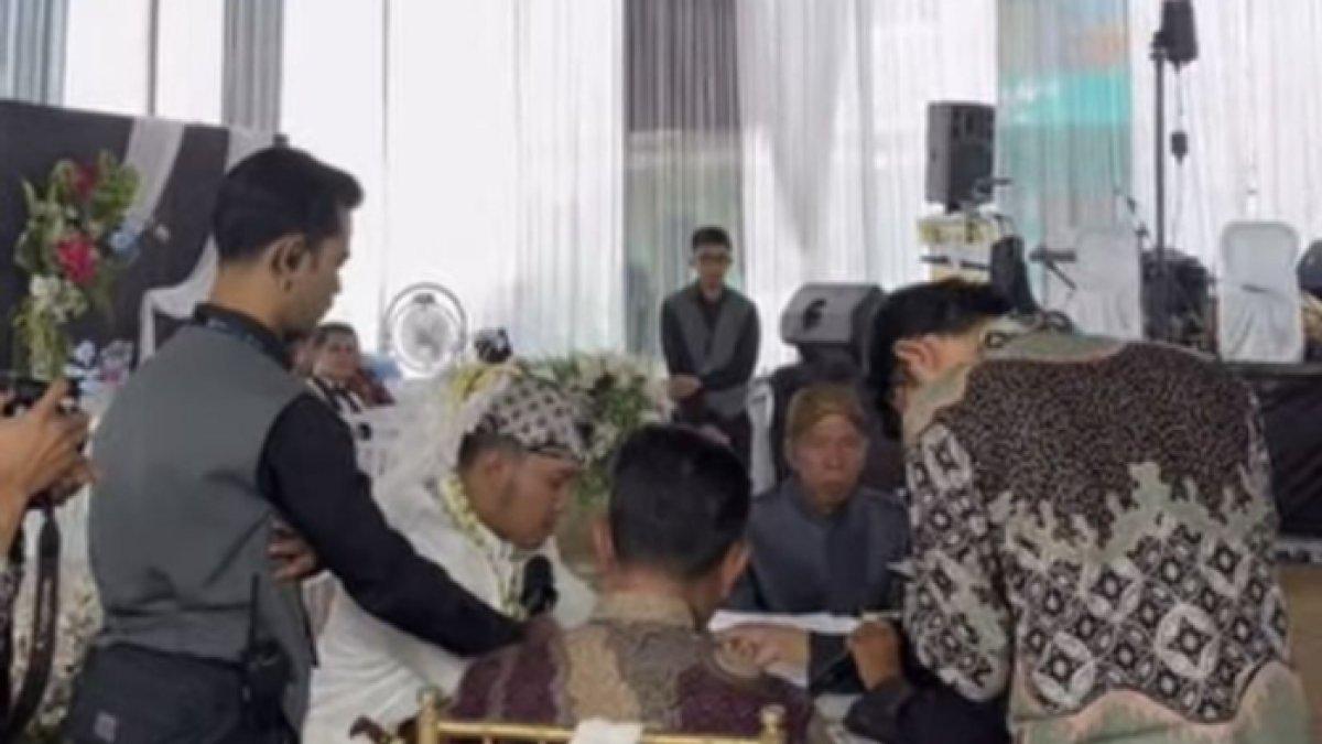 Kiwil setia mendampingi Ringgi, yang menikah dengan menggunakan wali hakim, karena ayah kandungnya telah meninggal dunia.