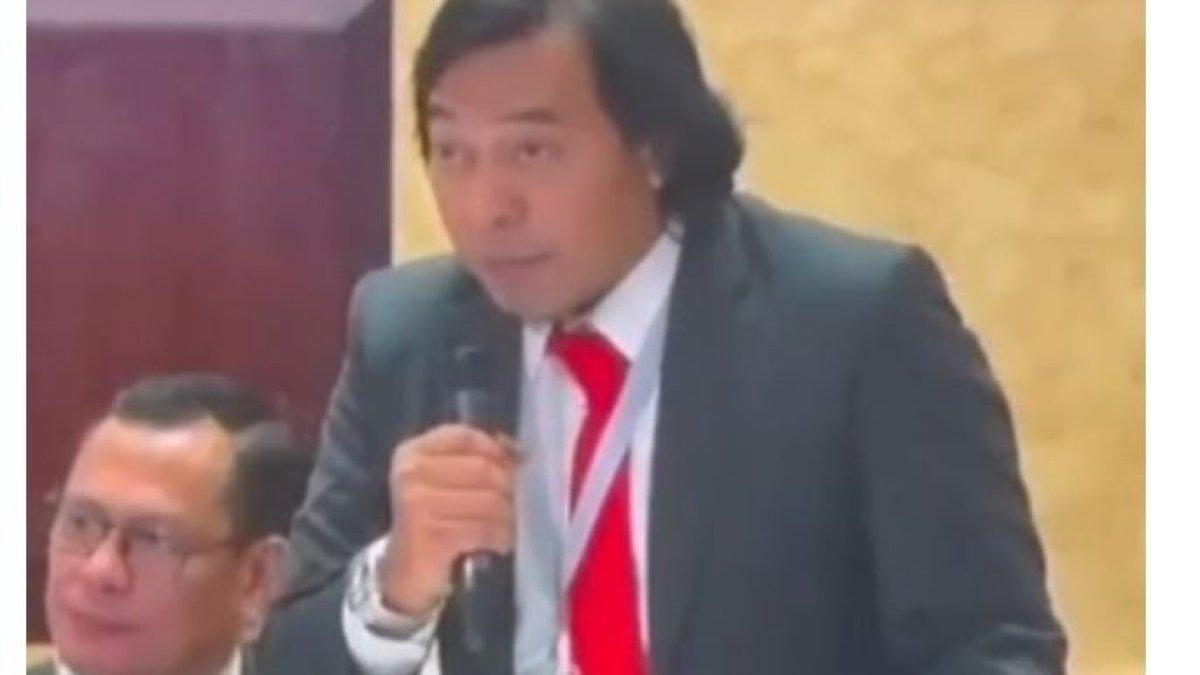 Komeng melontarkan punchline kocaknya.