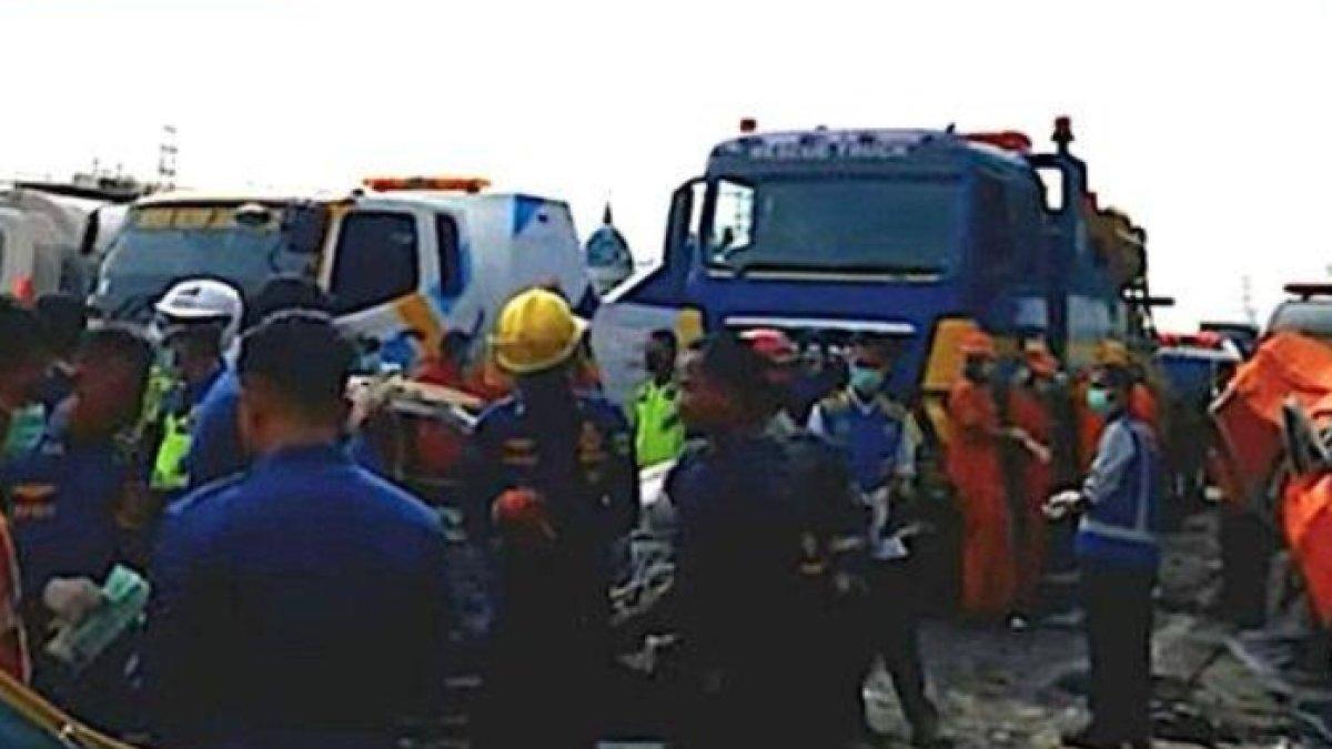 Kondisi Jalan Tol Jakarta-Cikampek usai terjadi kecelakaan maut
