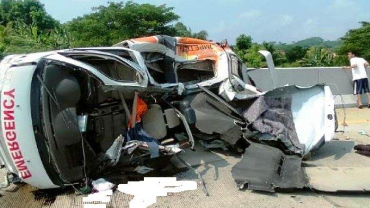 Kondisi ambulans ringsek