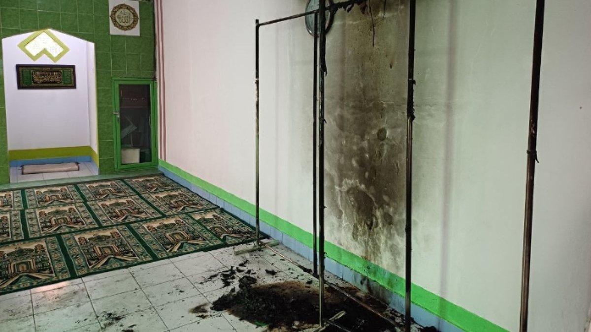 Kondisi musala yang dibakar Rhahul Khana