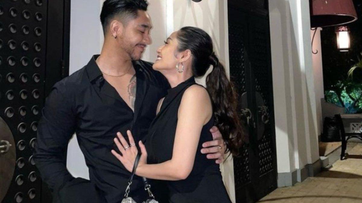 Krisjiana Baharudin dan Siti Badriah nyaris gagal nikah.