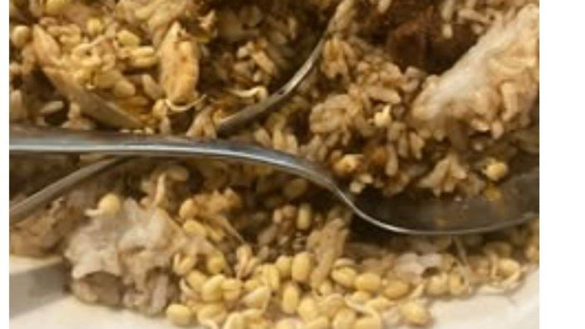 TISSA BIANI MASAK RAWON - Kuahnya yang pekat dan gelap menunjukkan bahwa bumbu yang digunakan sangat banyak.
