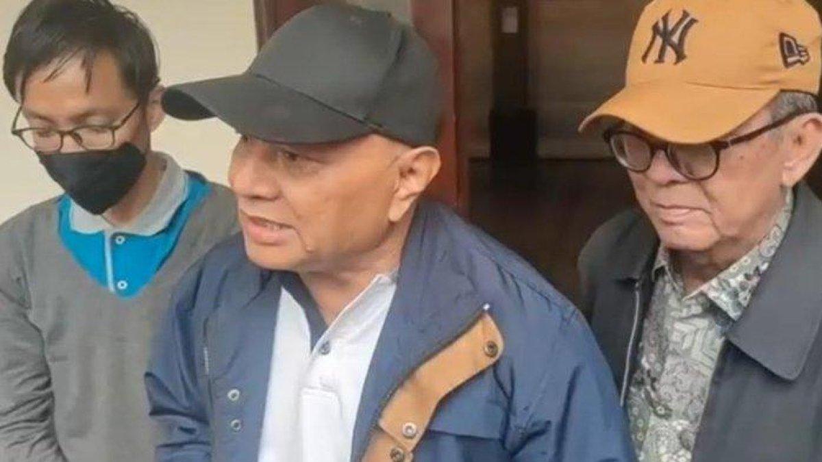 Kuasa hukum lima saksi dan satu tersangka kasus kebakaran di Bromo Probolinggo, Mustaji, saat menjelaskan lemahnya pengawasan BBTNBTS terhadap pengunjung
