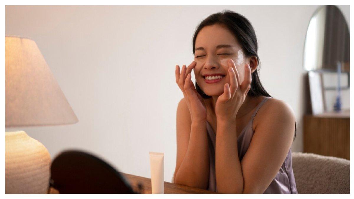 KULIT YANG JERNIH -  kulit kita lebih indah dan kita merasa lebih baik dalam tubuh kita, menyebabkan kita merasa lebih bahagia.