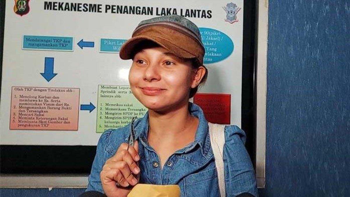 KRONOLOGIS KECELAKAAN - Larasati Nugroho akhirnya buka suara. Ia blak-blakan menjelaskan kecelakaan tunggal yang dialaminya sampai mobilnya terbalik usai menabrak pohon.
