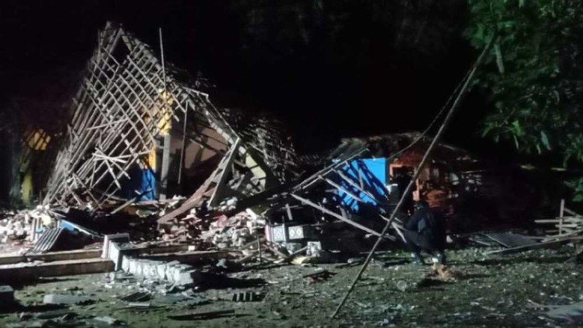 Ledakan petasan di Bangkalan membuat satu rumah ambruk