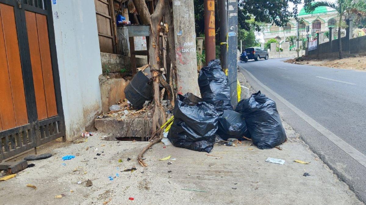 Lokasi kecelakaan dua orang diduga gangster yang meninggal di tempat, Meruya Selatan, Kembangan, Jakarta Barat