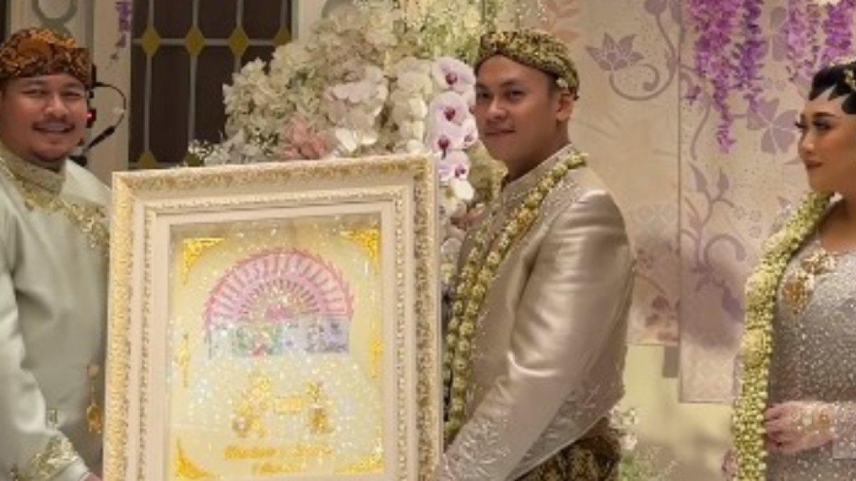 Mahar Clarissa Putri saat dipersunting Sandro Fahdhipa