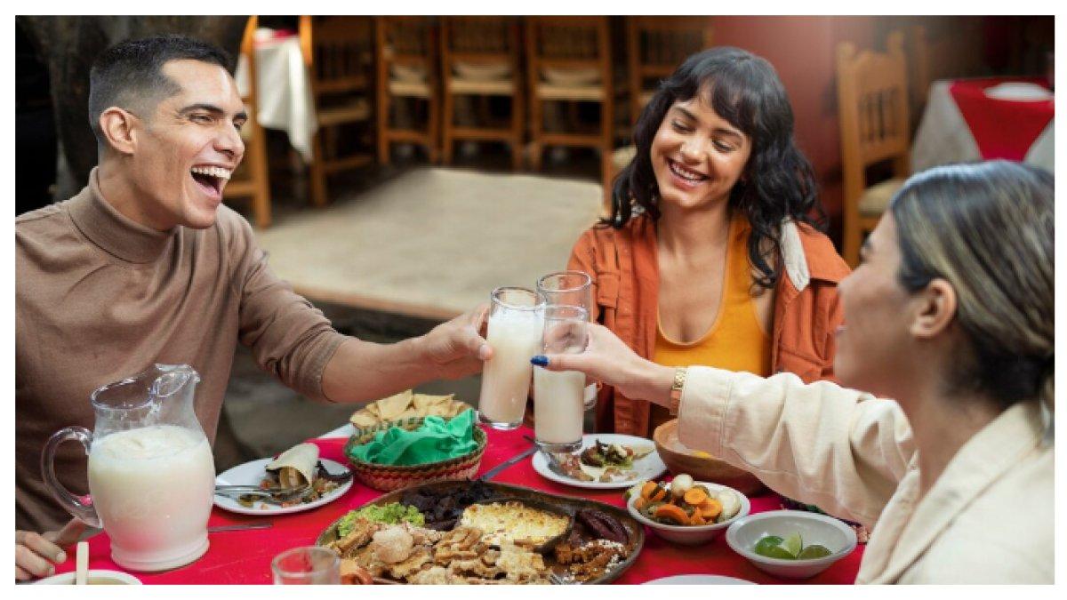 MAKANAN YANG SEHAT - Nikmati makan di luar dengan memilih sayuran, protein tanpa lemak, minuman rendah gula, dan menghindari makanan berat untuk pola makan sehat.