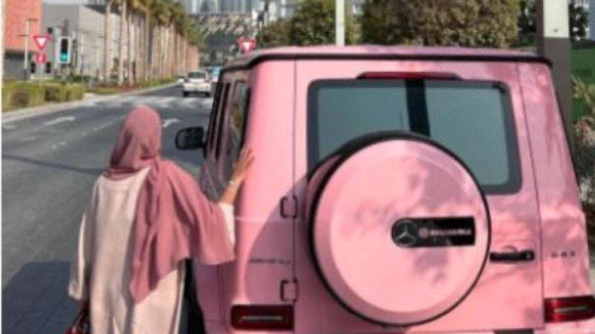Malaikah dapat mobil mewah dari suaminya