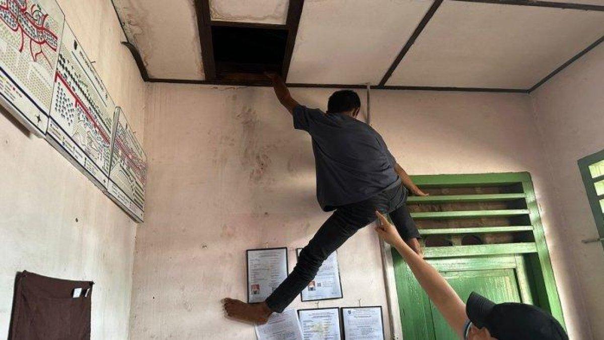 Maling tabung gas ngumpet di plafon puskesmas pembantu di OKI Sumsel