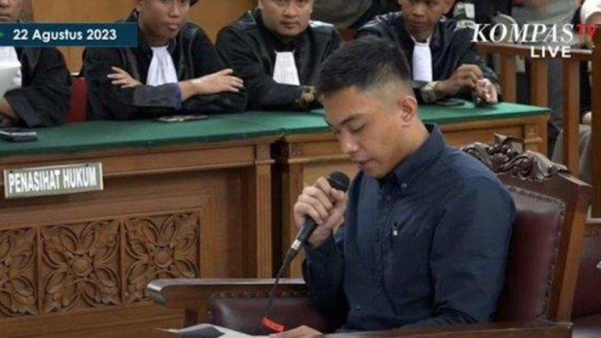 Mario Dandy terdakwa penganiyaan David Ozora minta maaf pada ayahnya Rafael Alun di Pengadilan Negeri Jakarta Selatan, Selasa (22/8/2023)