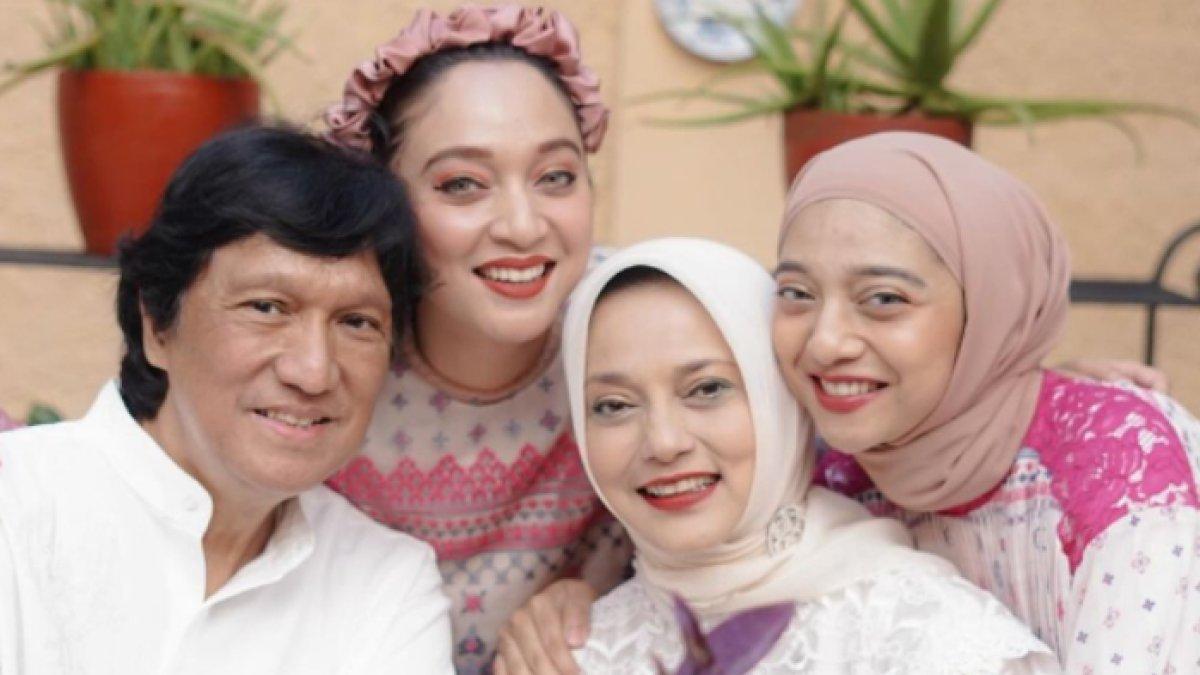 Ikang Fawzi dan Marissa Haque selama ini dikenal sebagai pasangan yang romantis dan nyaris tak ada gosip miring di rumah tangganya.