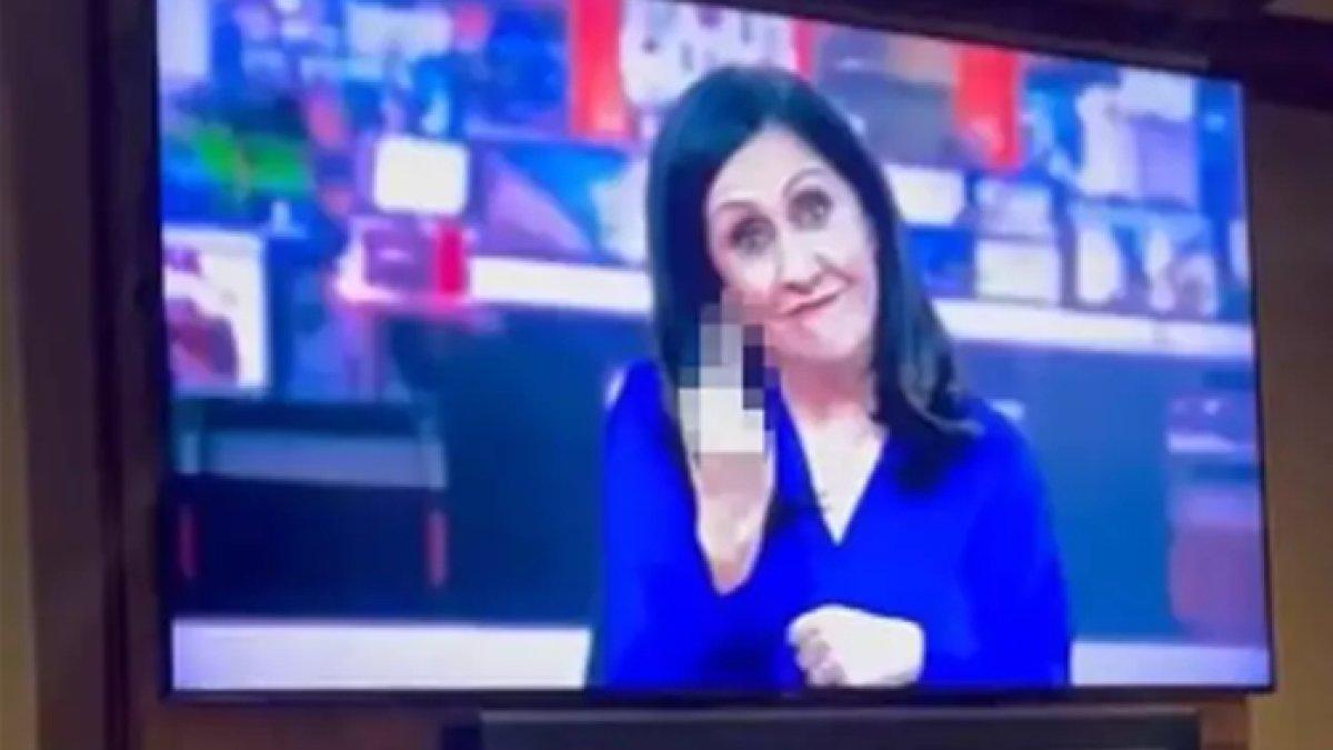 Maryam Moshiri, presenter BBC acungkan jari tengah saat siaran langsung di tv.