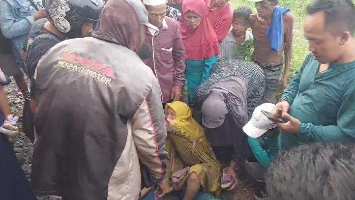 Matrus (54) warga Dusun Galisek, Desa Poteran, Kecamatan Talango, Kabupaten Sumenep meninggal dunia tersambar KA Logawa. Berawal dari duduk di atas rel Desa Banjasari, Kecamatan Sumberasih, Kabupaten Probolinggo, Selasa (2/1/2024).