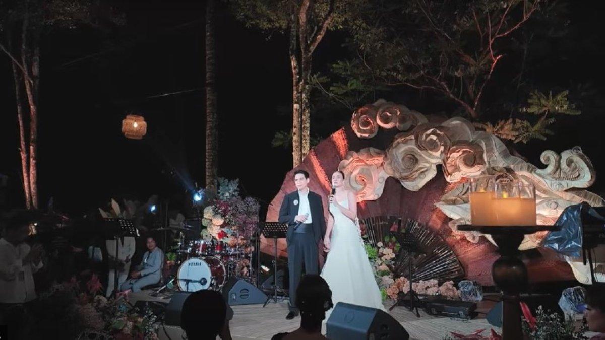 PERLAKUAN MAXIME PADA LUNA MAYA - Maxime menunjukkan cintanya pada sang istri. Ia memandang Luna Maya dengan penuh kasih.