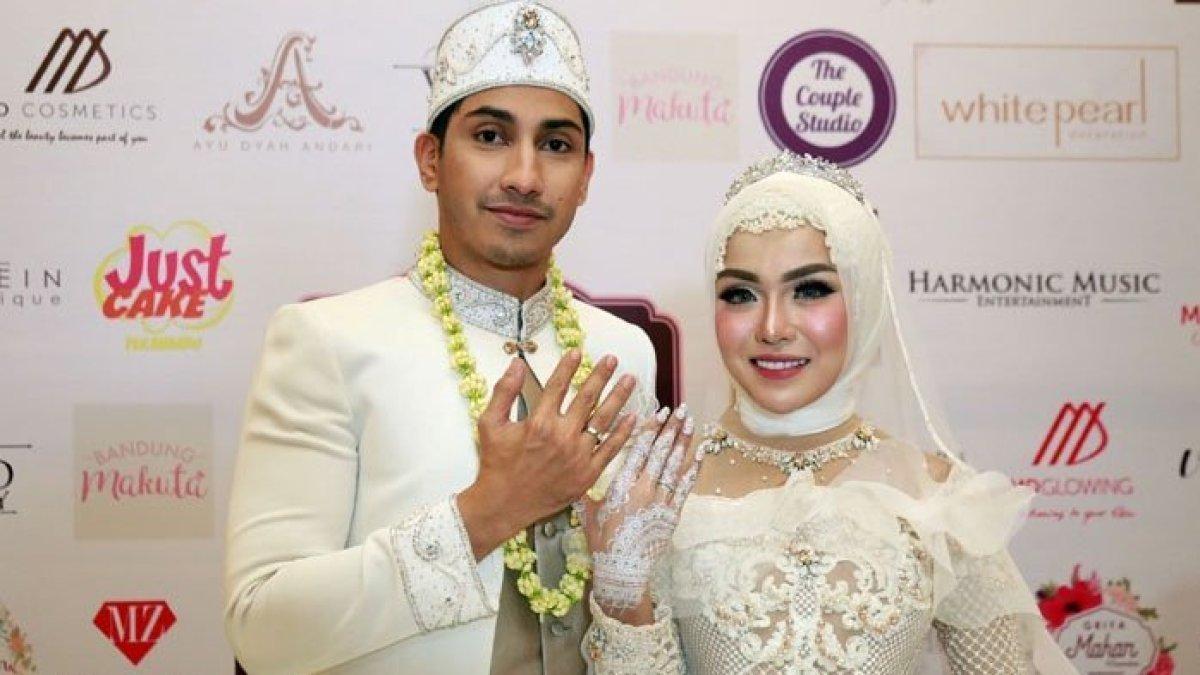 Medina Zein dan Lukman Azhari menikah pada 19 Agustus 2017