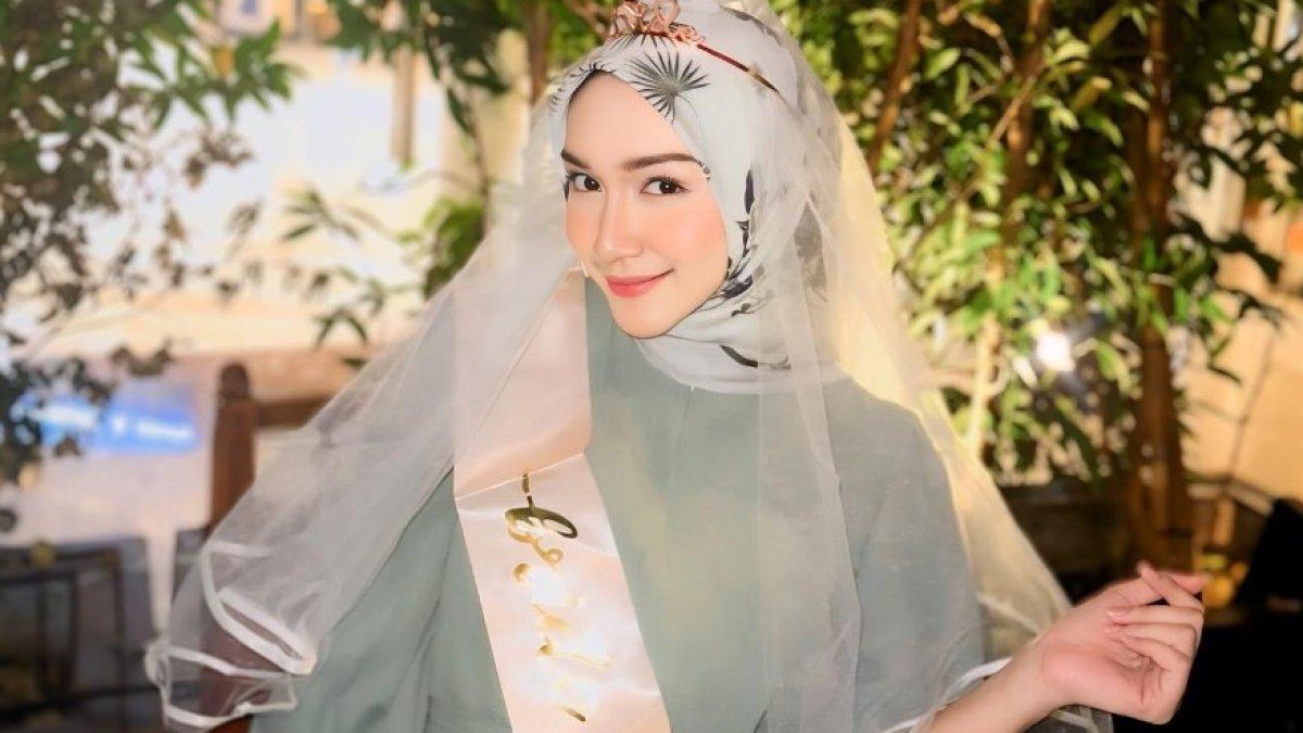Melody Prima tampak anggun