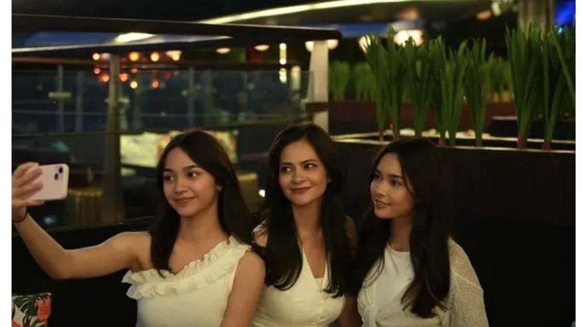 Memiliki anak sambung, Cut Tari mengaku tak pernah membeda-bedakan antara Chanella dan Sydney.