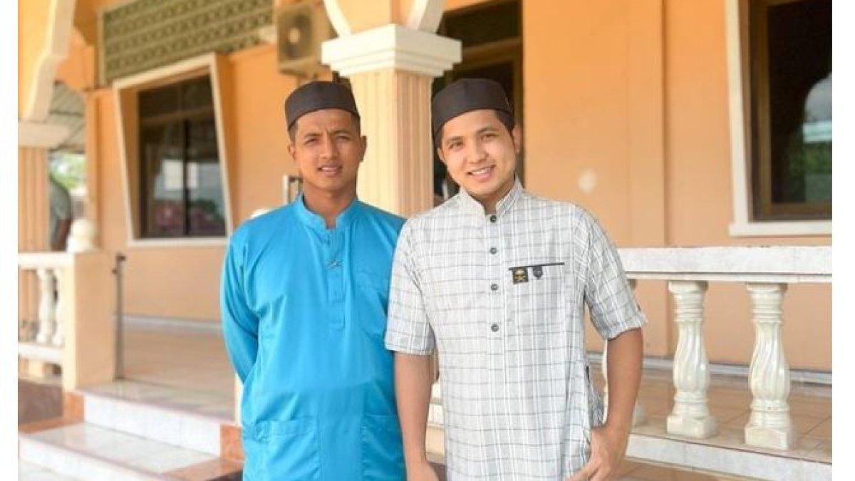Meski hampir semua anggota keluarga hadir, ternyata ada satu yang tak bisa ikut menyaksikan langsung. 