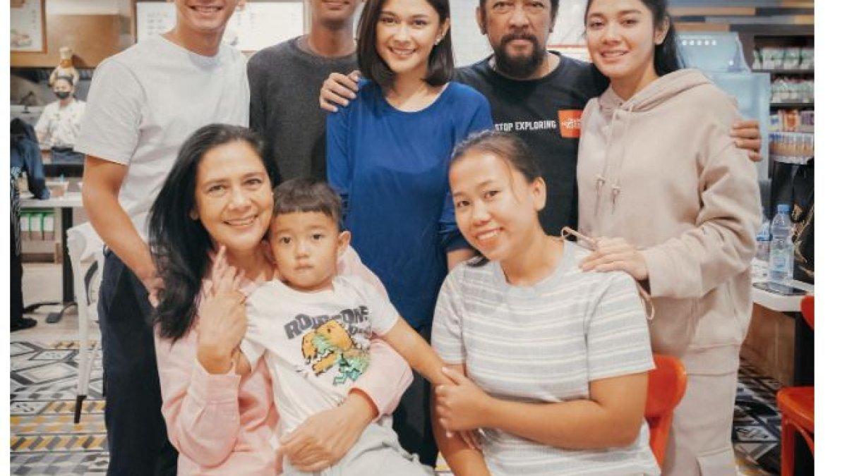 Meski telah lama bercerai, namun Lydia Kandou dan Jamal Mirdad tetap menjaga hubungan baik.