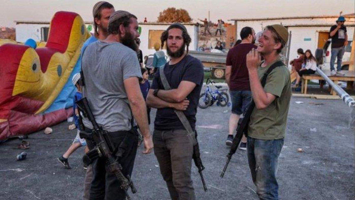 Milisi pemukim bentukan tentara Israel yang bertugas di wilayah permukiman masing-masing di daerah pendudukan di Palestina.