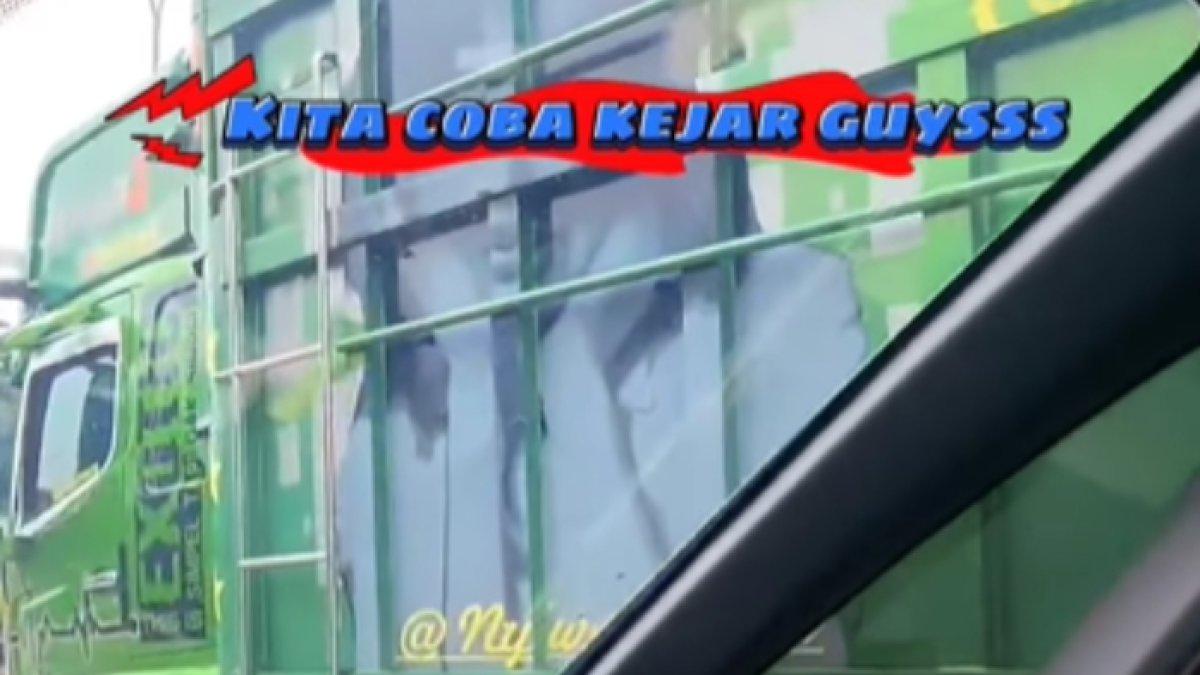 Mobil Najwa mencoba mengejar truk