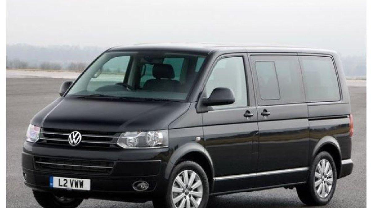 SULE JUAL MOBIIL MEWAH - Mobil mewah yang sering digunakan sebagai mobil keluarga adalah Volkswagen Caravelle.