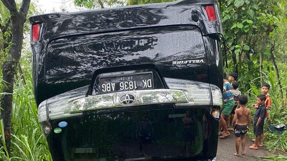 Mobil yang ditumpangi Mantan Walikota