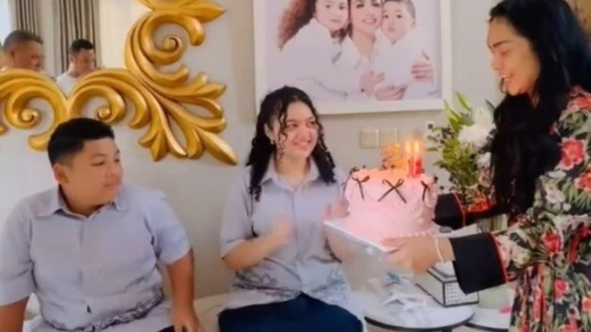 Momen Amora Lemos diberi kejutan ultah