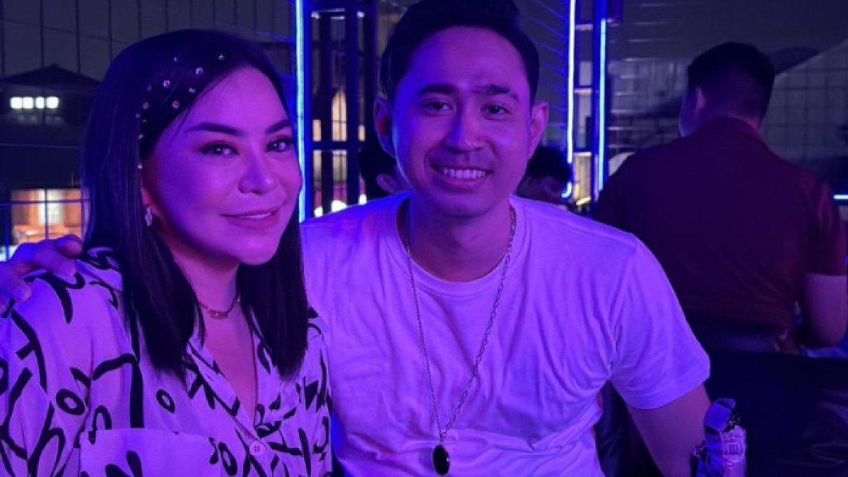 Momen Anisa Bahar dan pacar berondongnya saling bucin