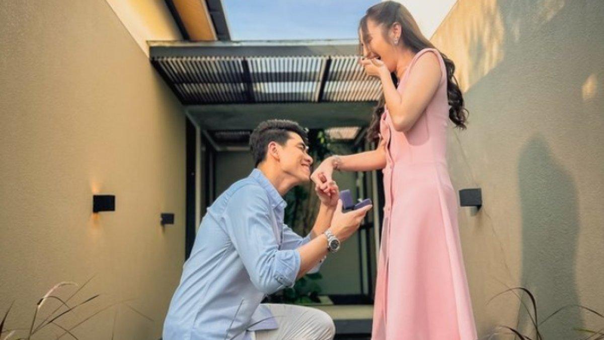 ATHALLA LAMAR ELINA - Momen Athalla Naufal berlutut persembahkan cincin untuk Elina Joerg