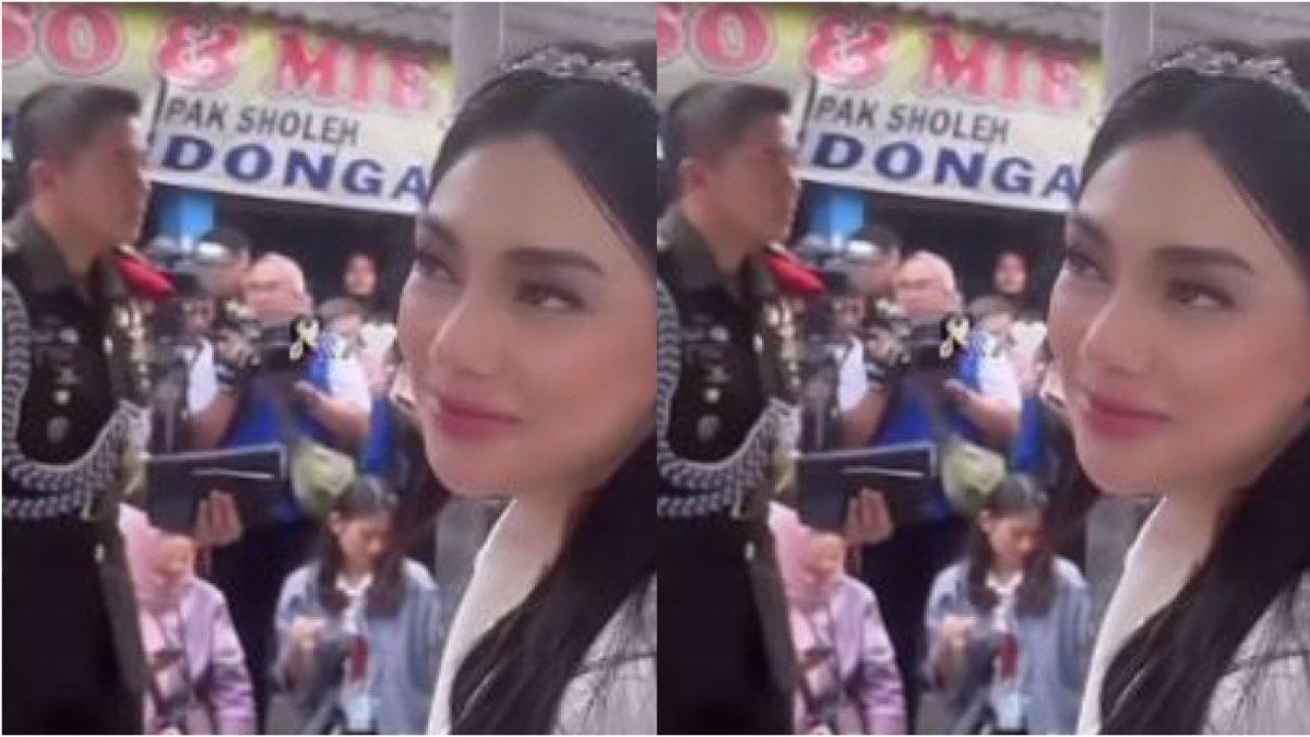 Momen Celine Evangelista curi-curi pandang ke arah Mayor Teddy