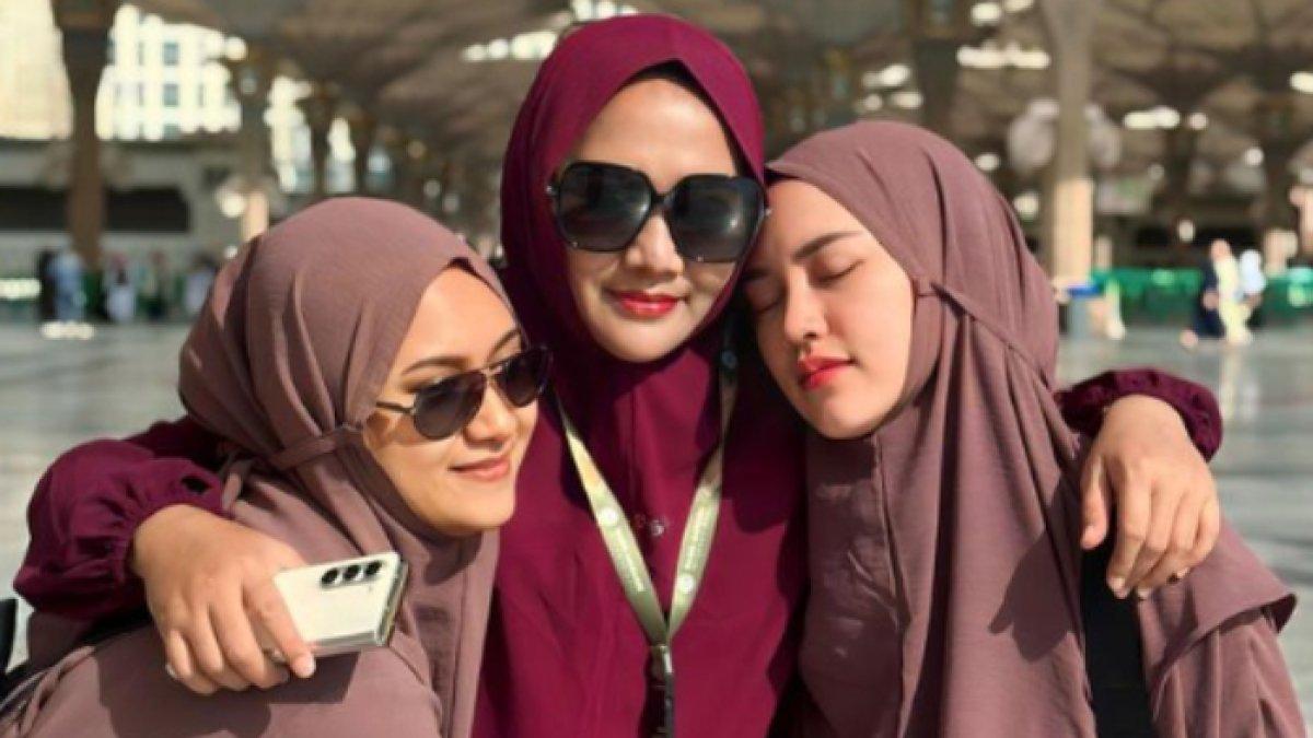 Momen Dwi Yuslianti umroh