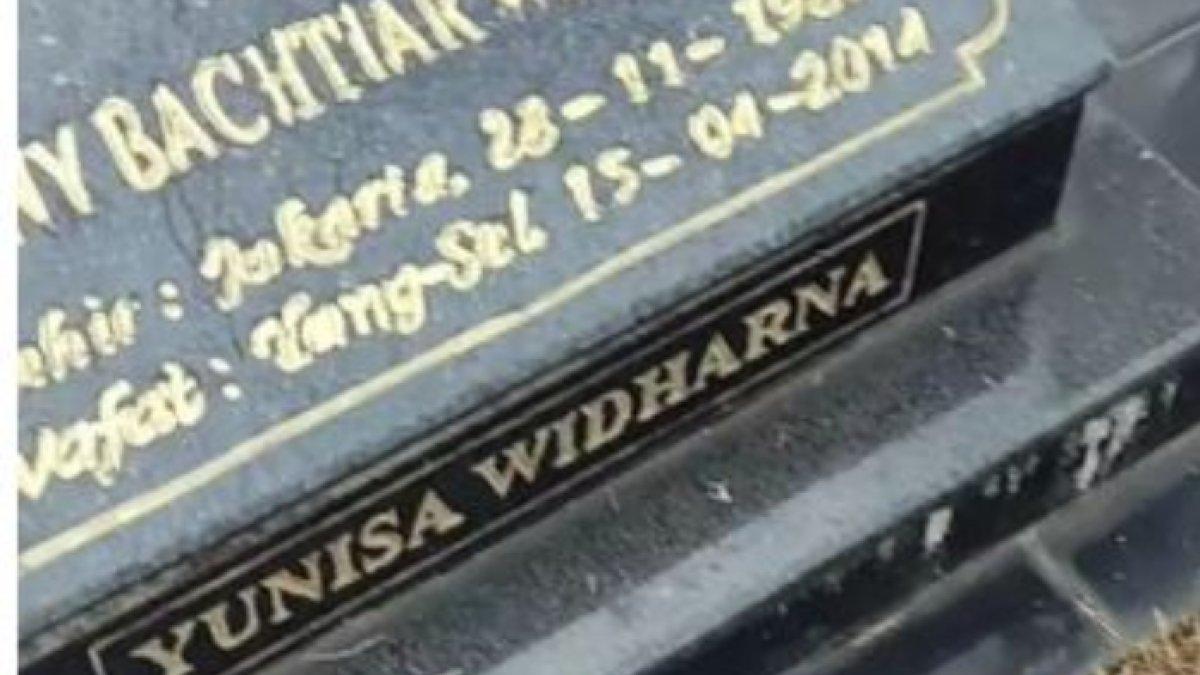 Momen Ferdi Ali ziarah ke makam istri pertama