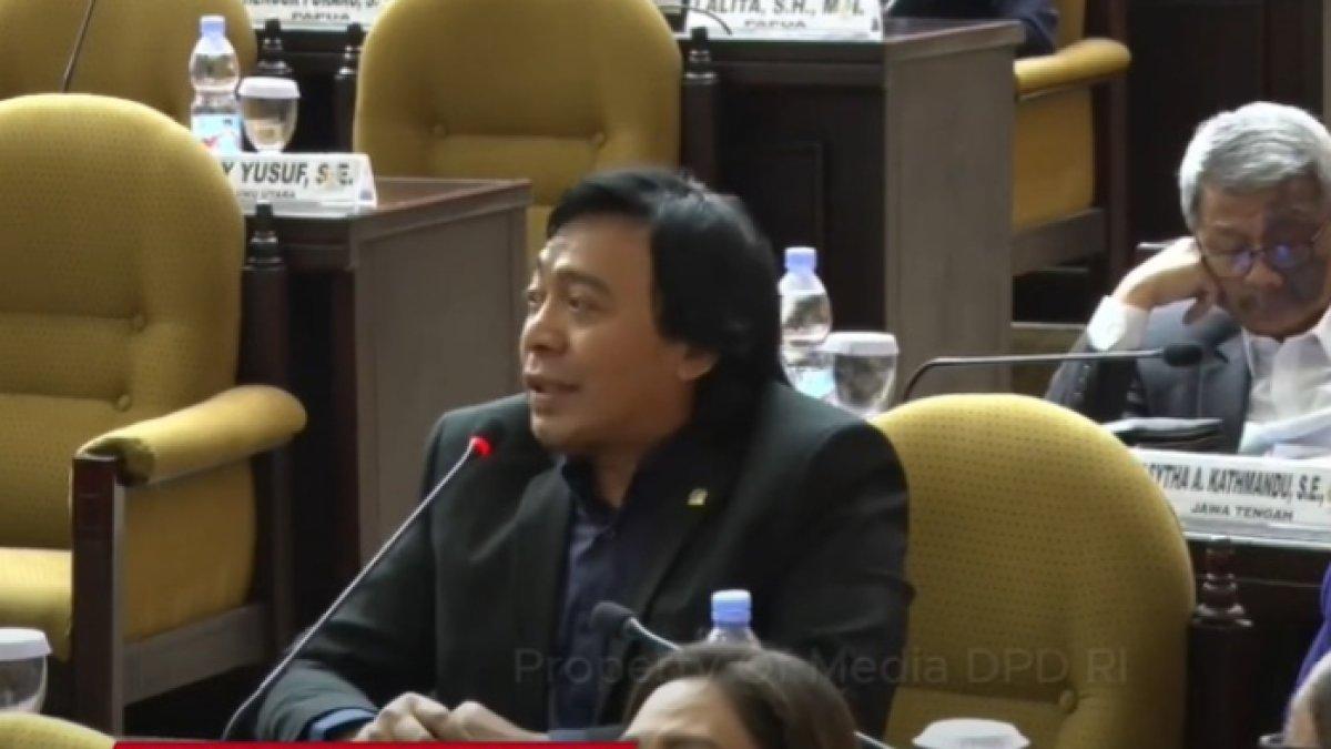 Momen Komeng saat ikuti sidang Paripurna ke-6 DPD RI