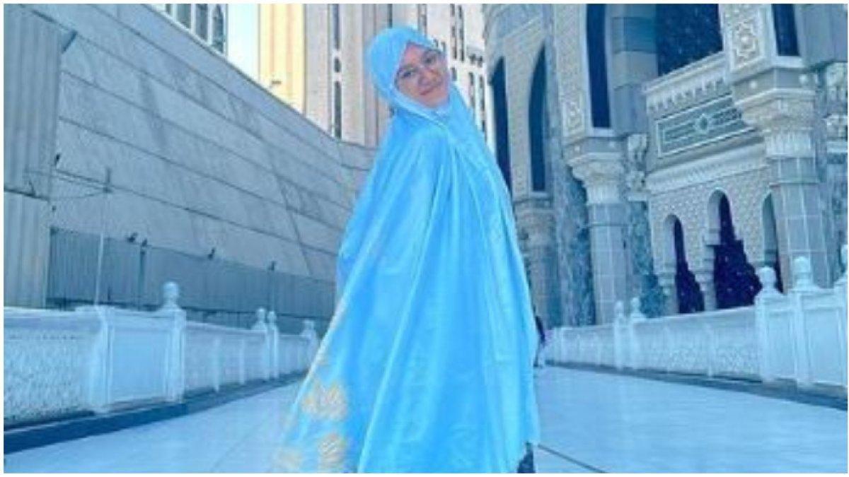 Momen Riang Cahya umrah bersama keluarga