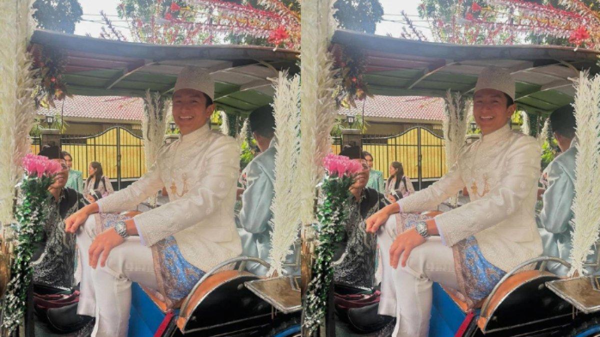 Momen Rio Haryanto menaiki delman hias.