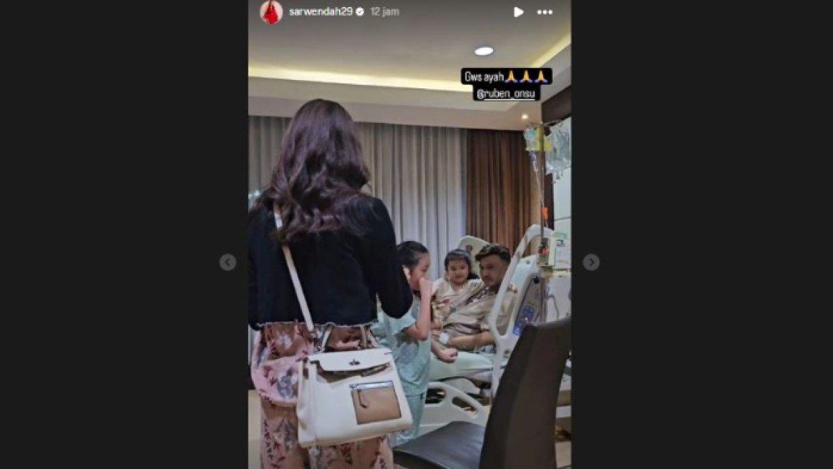 Momen Sarwendah jenguk Ruben Onsu