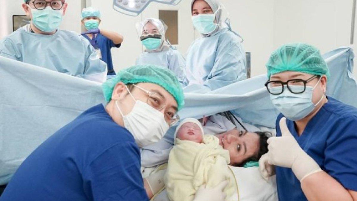 Momen Tengku Dewi Putri melahirkan anak kedua