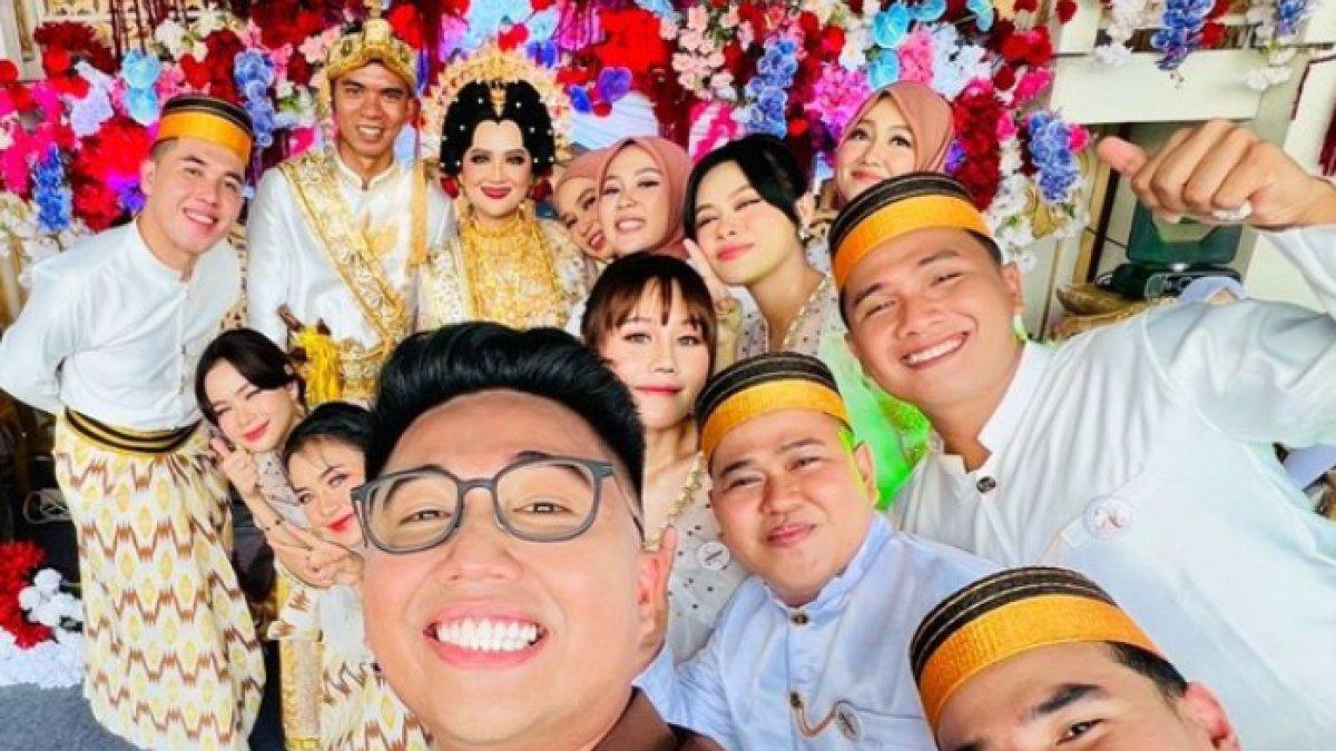 Momen akad nikah Nia LIDA dan Andi Agung dilanjutkan dengan resepsi berkonsep adat Bugis
