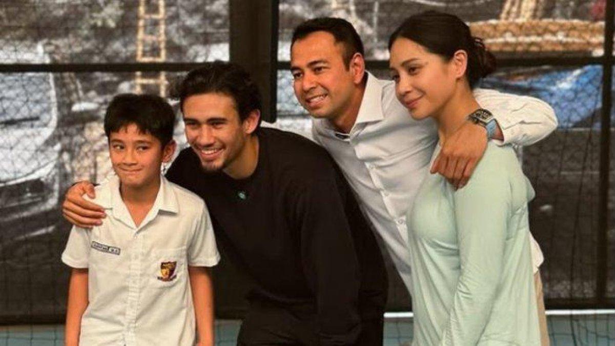 Momen foto bareng Raffi Ahmad, Nagita Slavina dan Rafathar bareng Nathan Tjoe.