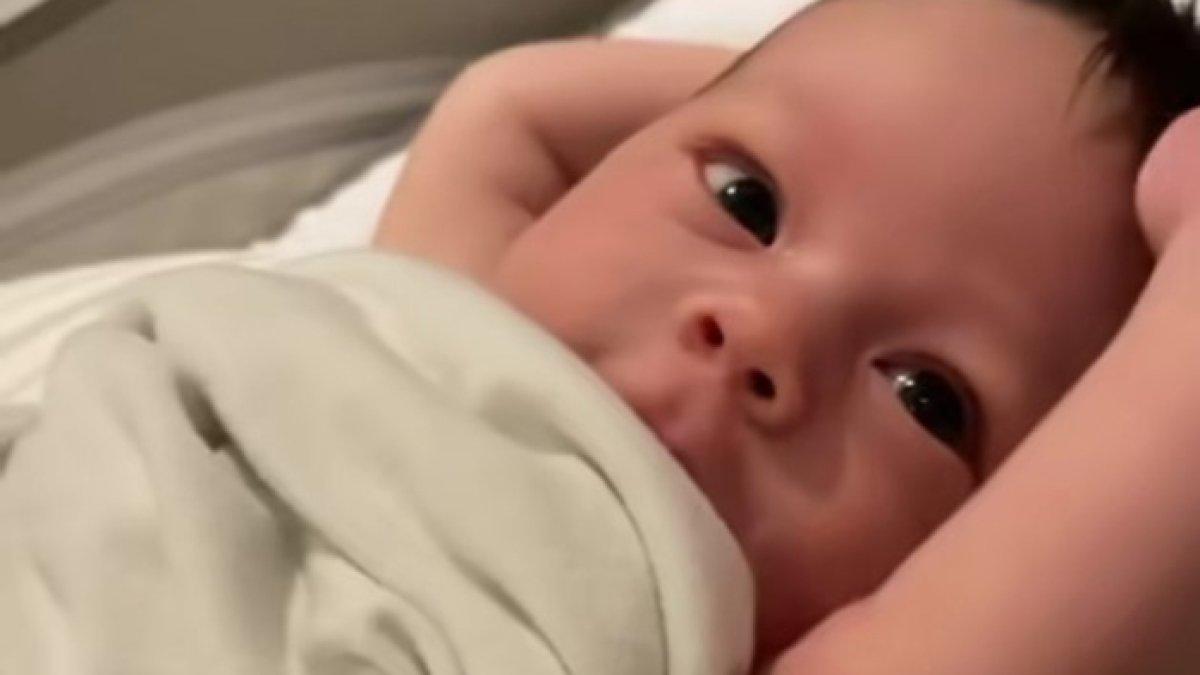 Momen gemas baby Noah saat bangun tidur