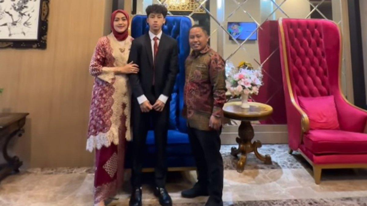 Momen kelulusan Dracaena Athaya Dinarta Mansyur