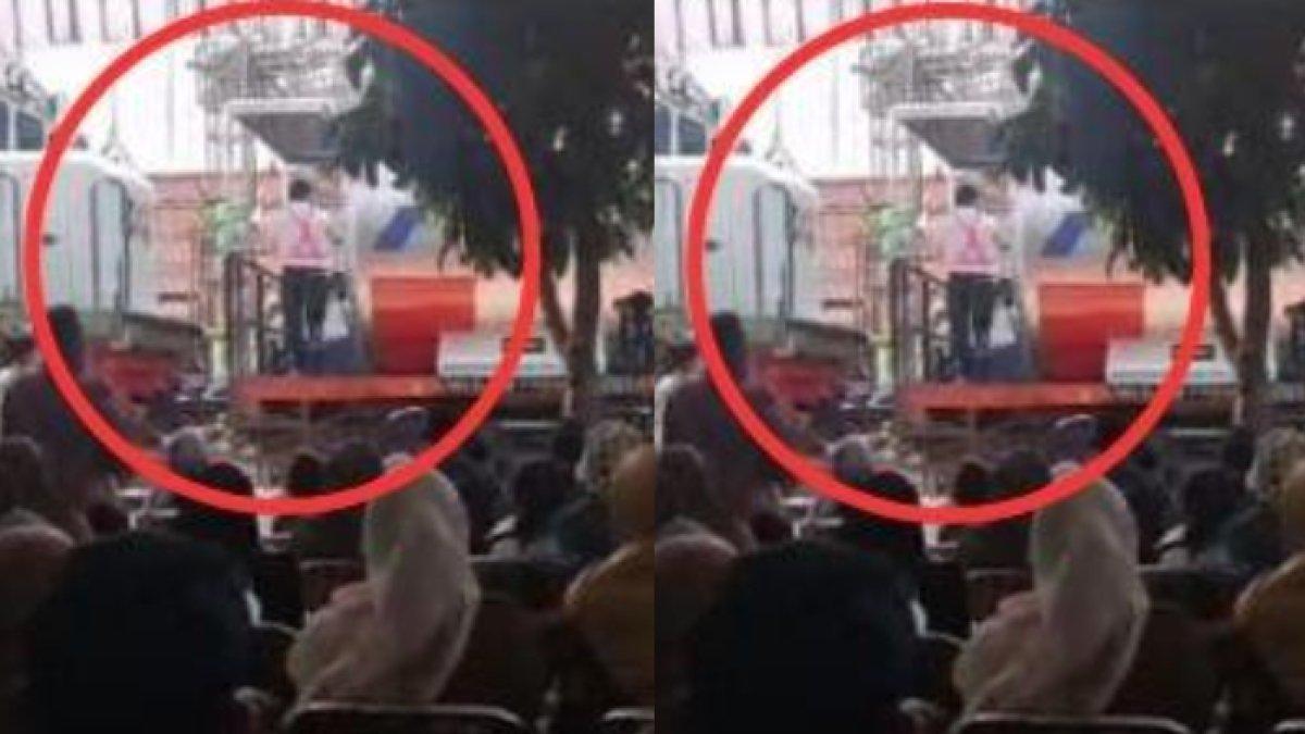 Momen masinis ikutan joget saat kereta lewat di depan panggung pernikahan.